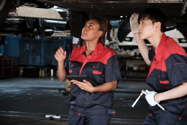  Transmission Fluid Change vs. Flush: Which One You Need (and the Warning Signs You Shouldn’t Ignore)